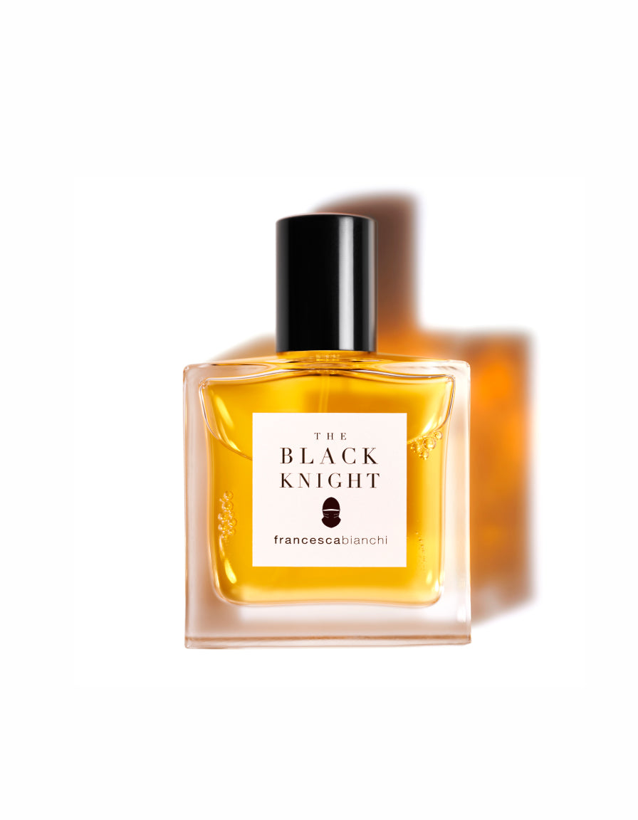 The Black Knight Extrait de Parfum – fragranza legnosa e polverosa con vetiver, rosa bulgara e cuoio – Francesca Bianchi per VENOM BEAUTYQUE