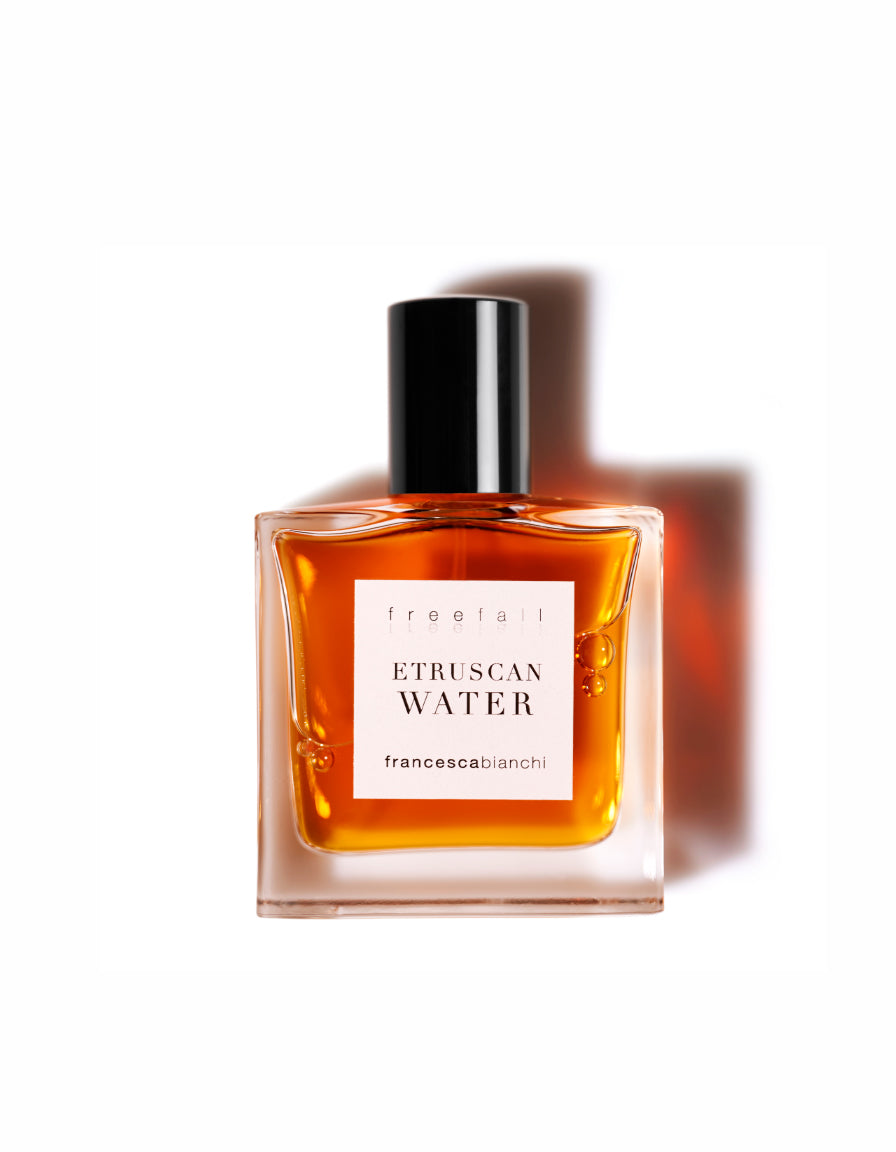 Etruscan Water Extrait de Parfum – fragranza chypre agrumata con bergamotto, iris, ambra grigia e vetiver – Francesca Bianchi per VENOM BEAUTYQUE